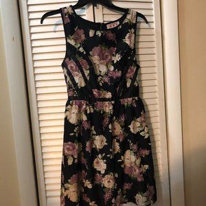 Juniors Sleeveless Lined Floral Back & White A Line Dress Sz 7 Three Pink Heart